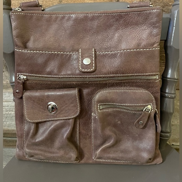 ROOTS VILLAGER - Picture 1 of 3